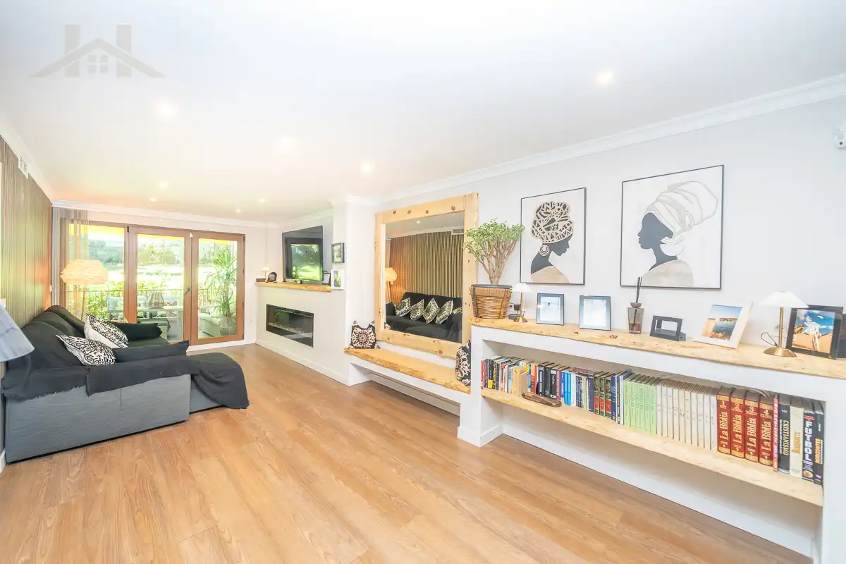 Living room of Flat for sale in El Escorial  with Air Conditioner, Heating and Parquet flooring