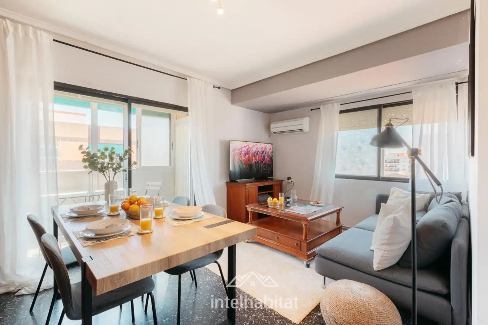 Living room of Flat for sale in Mislata  with Air Conditioner, Furnished and Balcony
