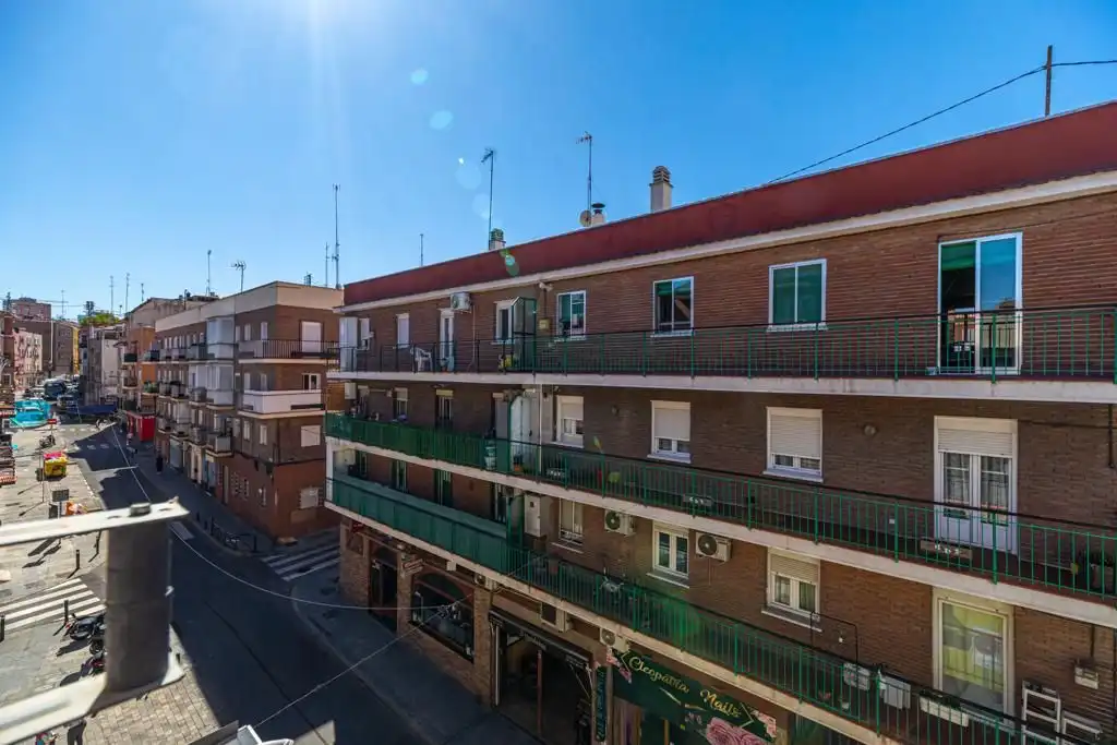 Room in Calle del Arroyo, 30, Valdeacederas