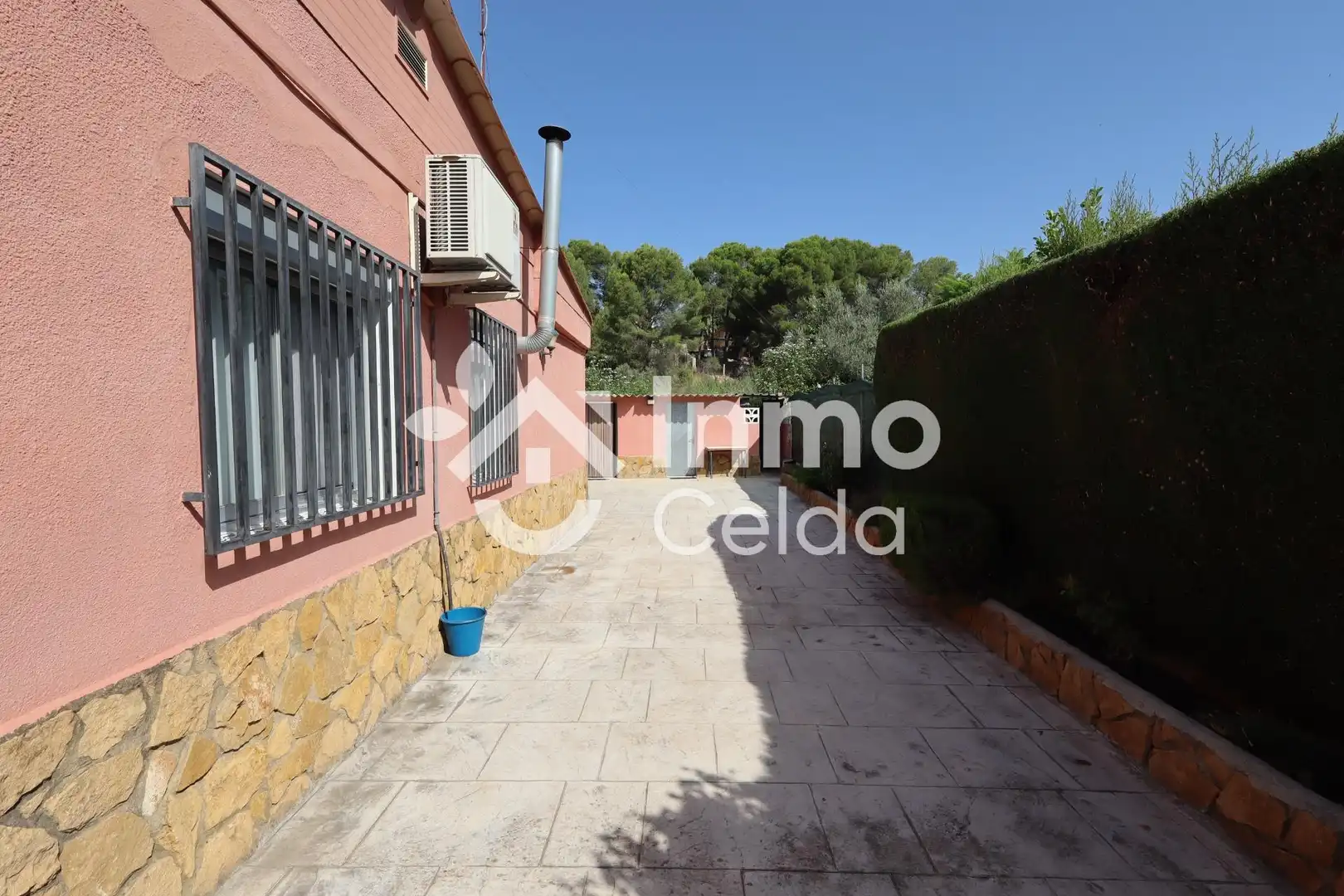 Vista exterior de Casa o xalet en venda en Godelleta amb Aire condicionat, Calefacció i Jardí privat