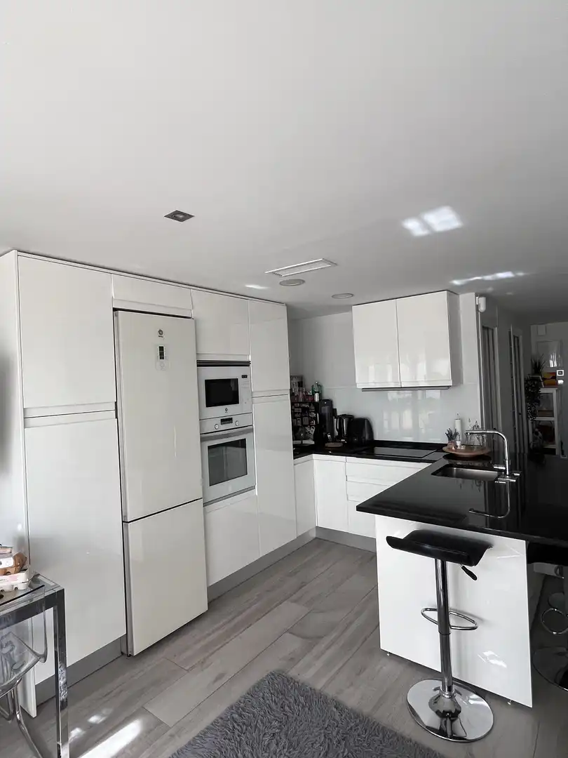 Cocina de Piso en venta en  Madrid Capital con Aire acondicionado, Terraza y Piscina