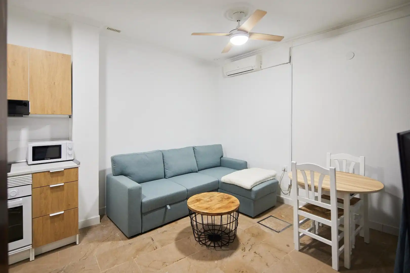 Living room of Ground floor for sale in  Cádiz Capital  with Air Conditioner