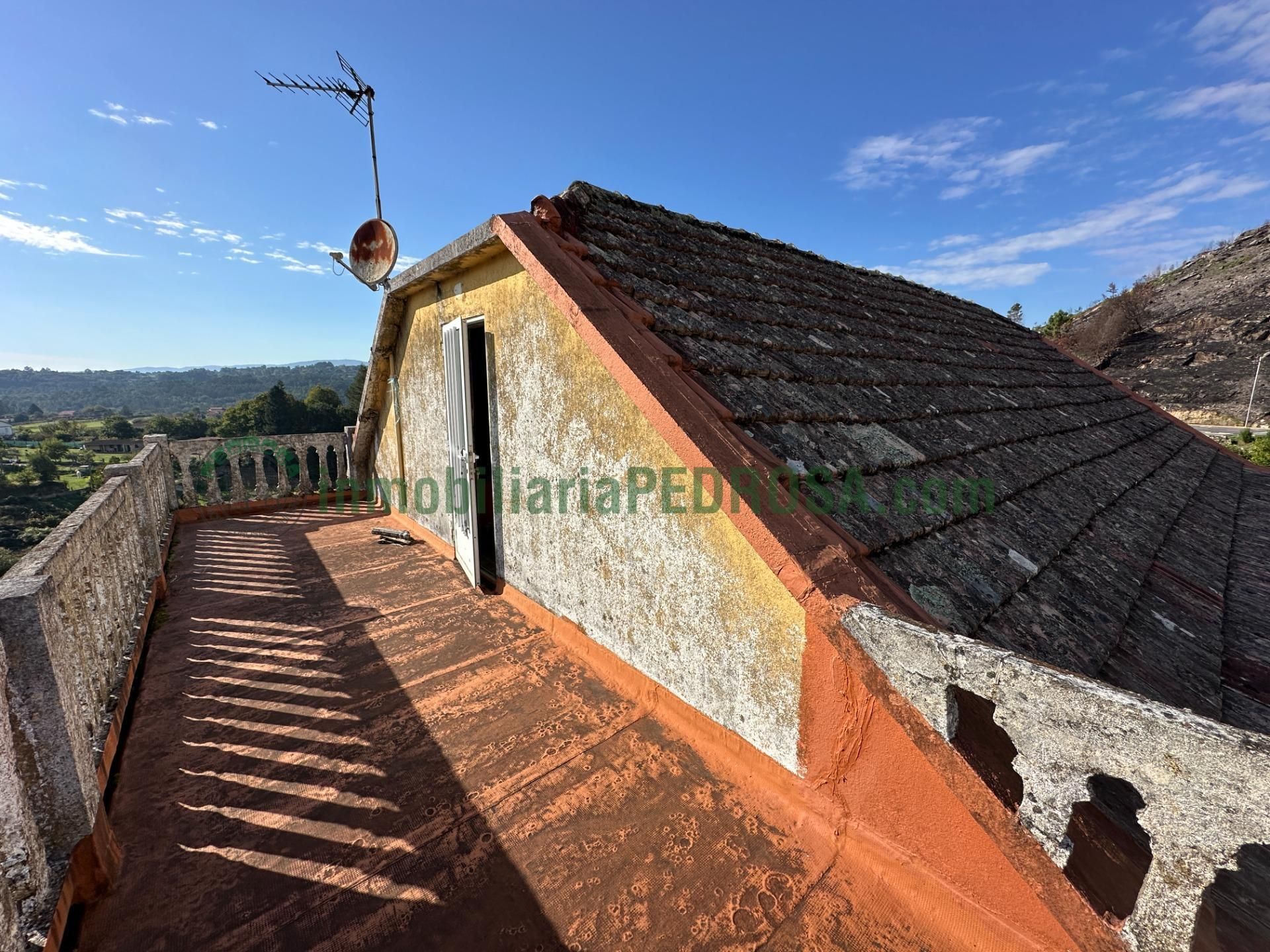 Vista exterior de Casa o xalet en venda en Cotobade amb Jardí privat, Terrassa i Balcó