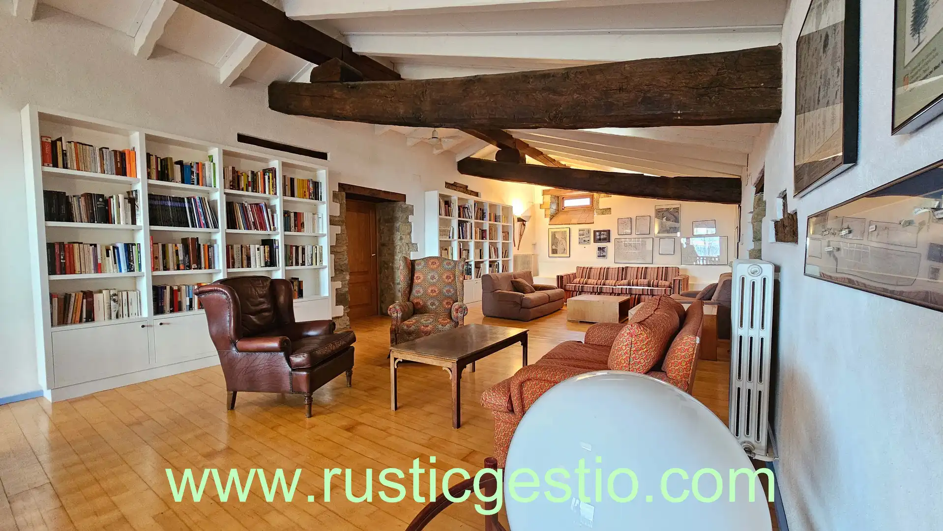 Wohnzimmer von Country house zum Verkauf in La Vall d'en Bas mit Heizung, Privatgarten und Parkett