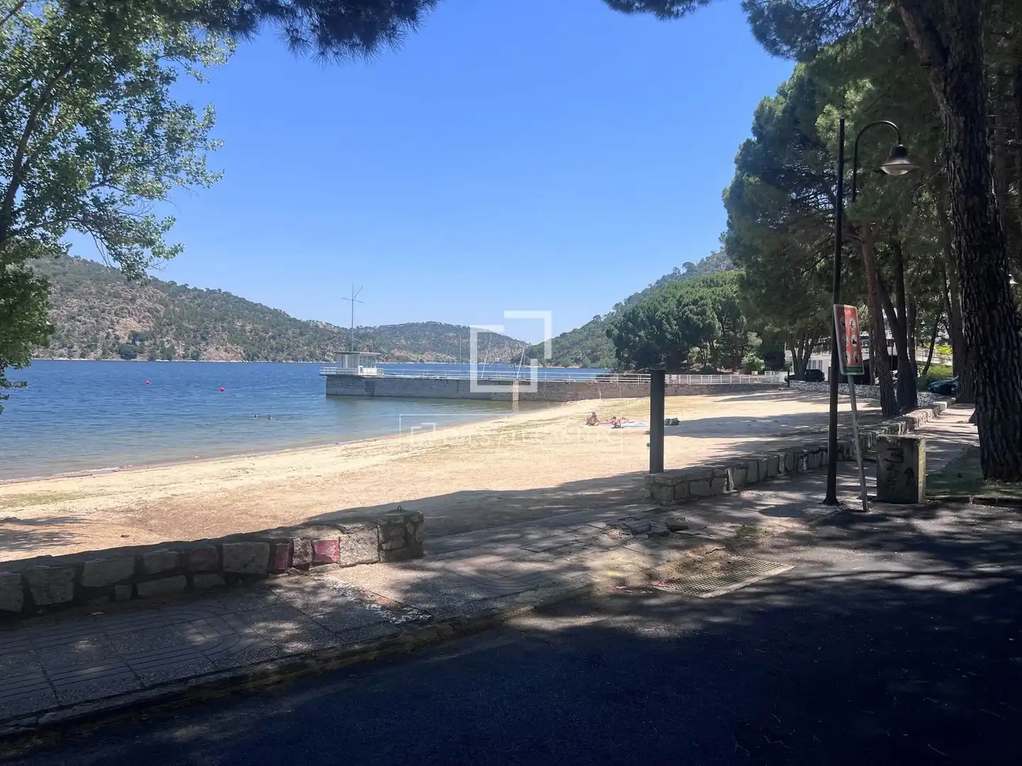 Vista exterior de Casa o xalet en venda en San Martín de Valdeiglesias amb Aire condicionat, Jardí privat i Terrassa