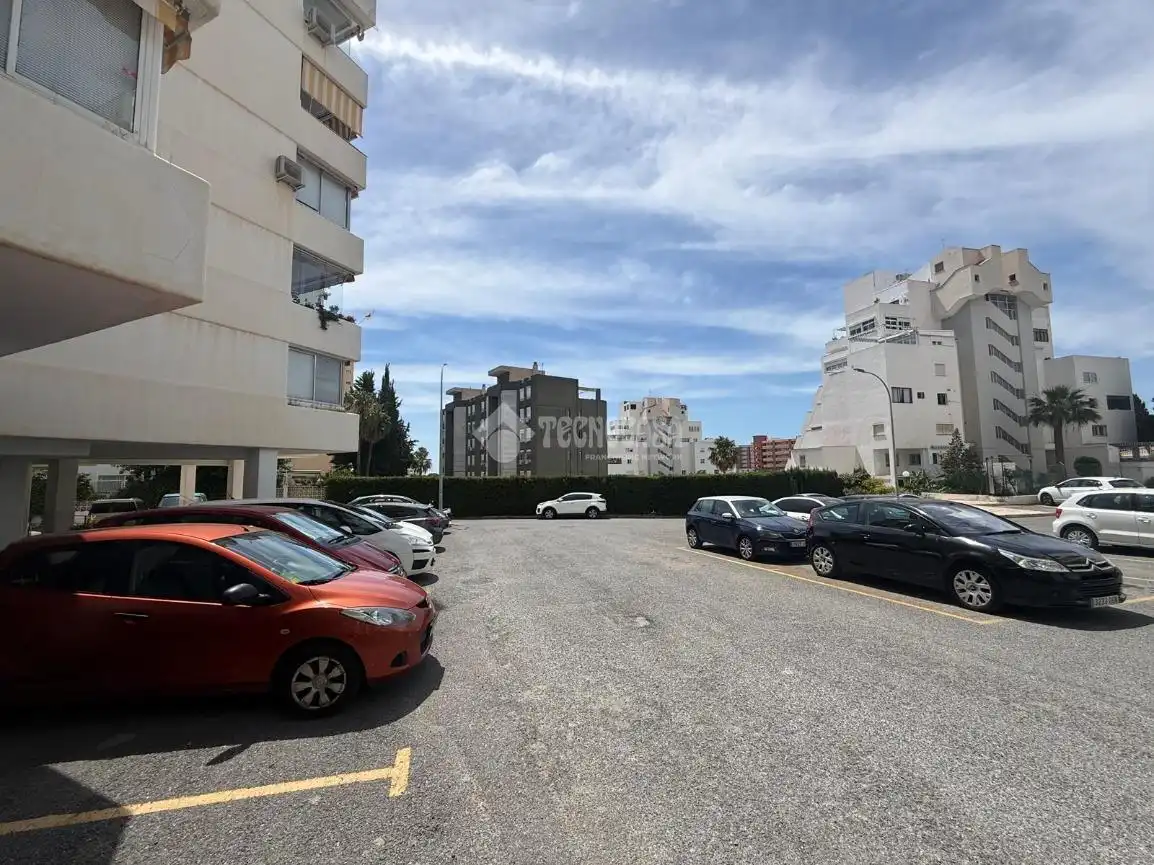 Parking de Piso en venta en Benalmádena con Terraza y Piscina comunitaria