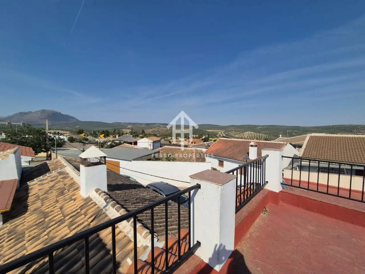 Vista exterior de Casa o xalet en venda en Loja amb Terrassa, Piscina i Moblat