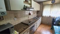 Cuina de Pis en venda en Santa Coloma de Gramenet amb Calefacció i Terrassa