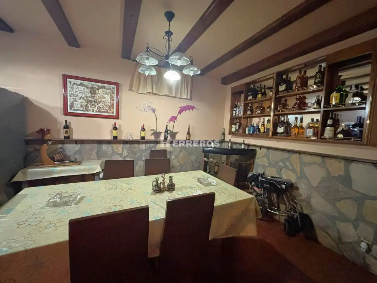 Menjador de Casa adosada en venda en Villamediana de Iregua amb Aire condicionat, Calefacció i Jardí privat