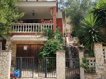 Detached house with garden for sale in Corbera de Llobregat