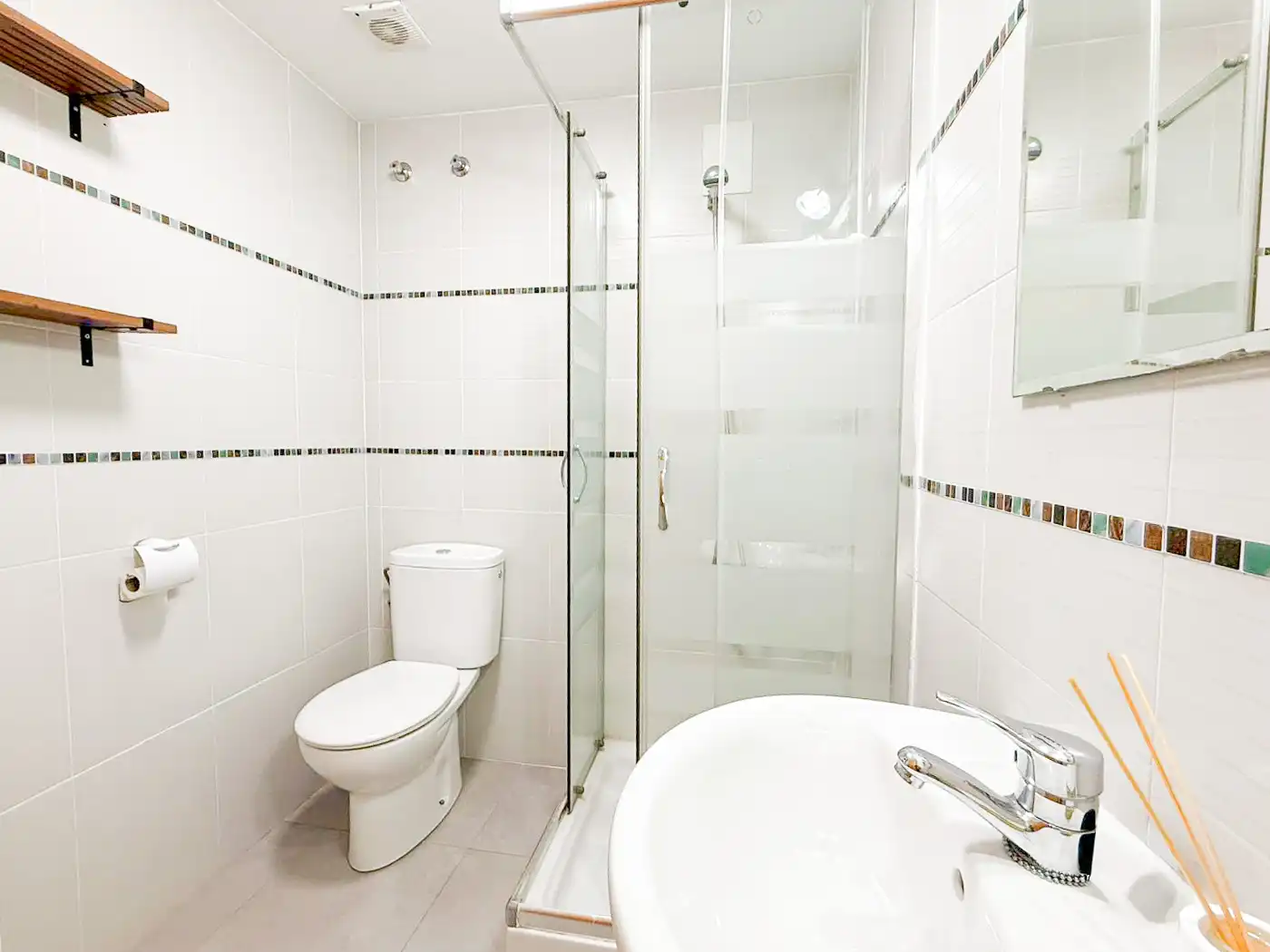 Bathroom of Duplexes for sale in Figueres  with Air Conditioner, Heating and Private garden