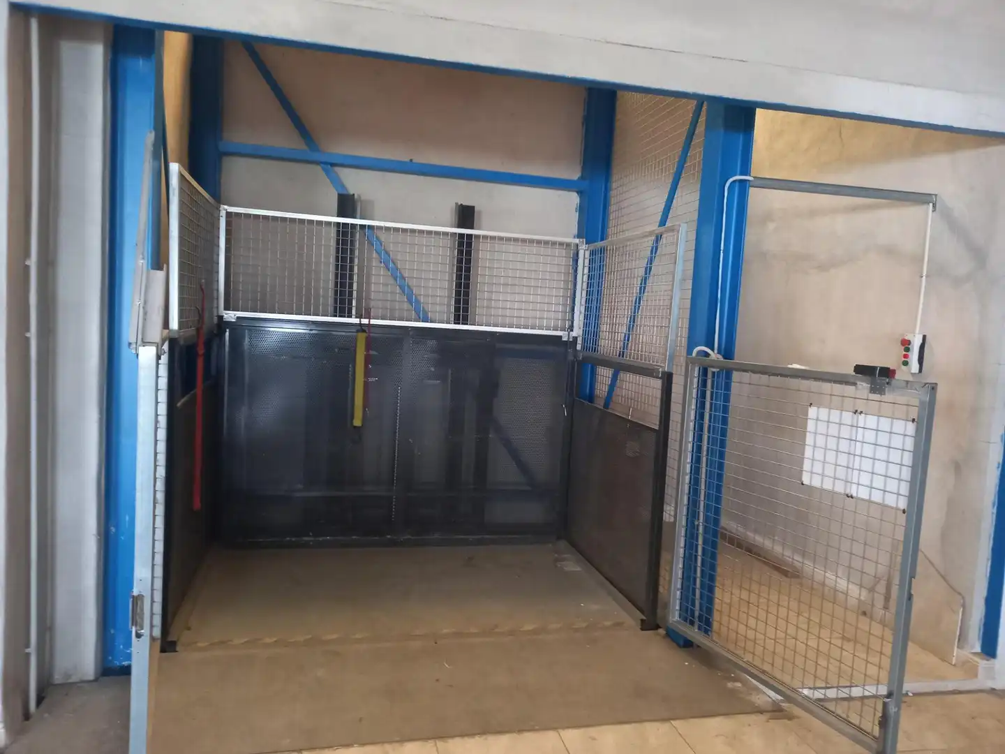 Industrial buildings for rent in Aspe