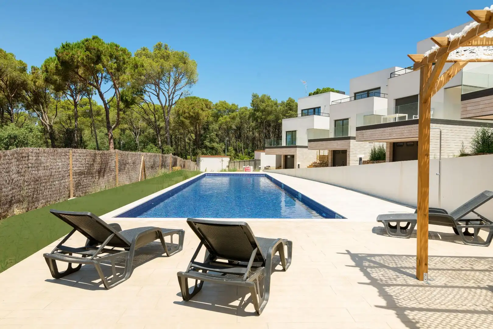 Piscina de Casa adosada en venda en Palafrugell amb Aire condicionat, Calefacció i Jardí privat