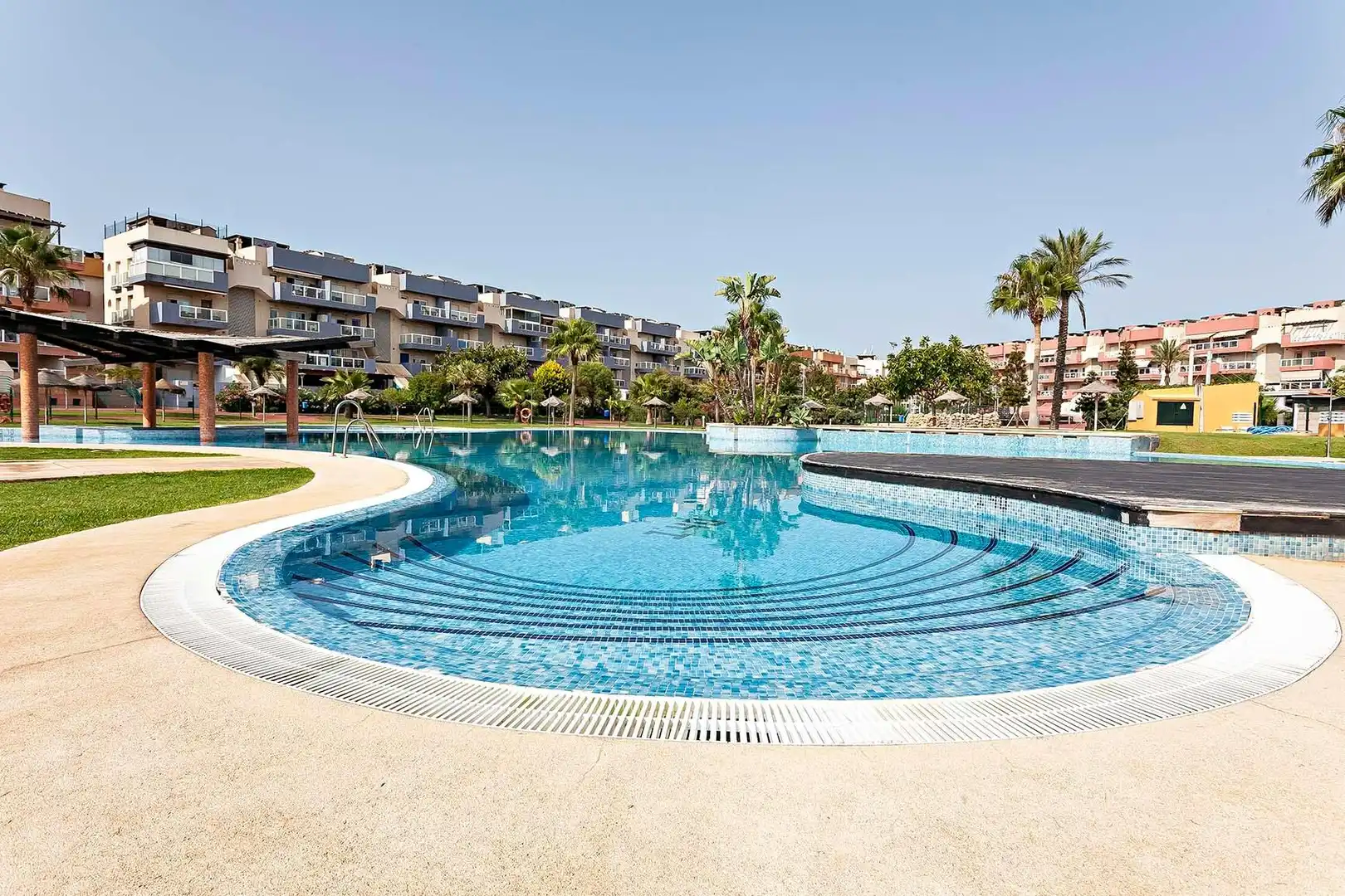 Piscina de Pis en venda en El Ejido amb Aire condicionat, Calefacció i Jardí privat