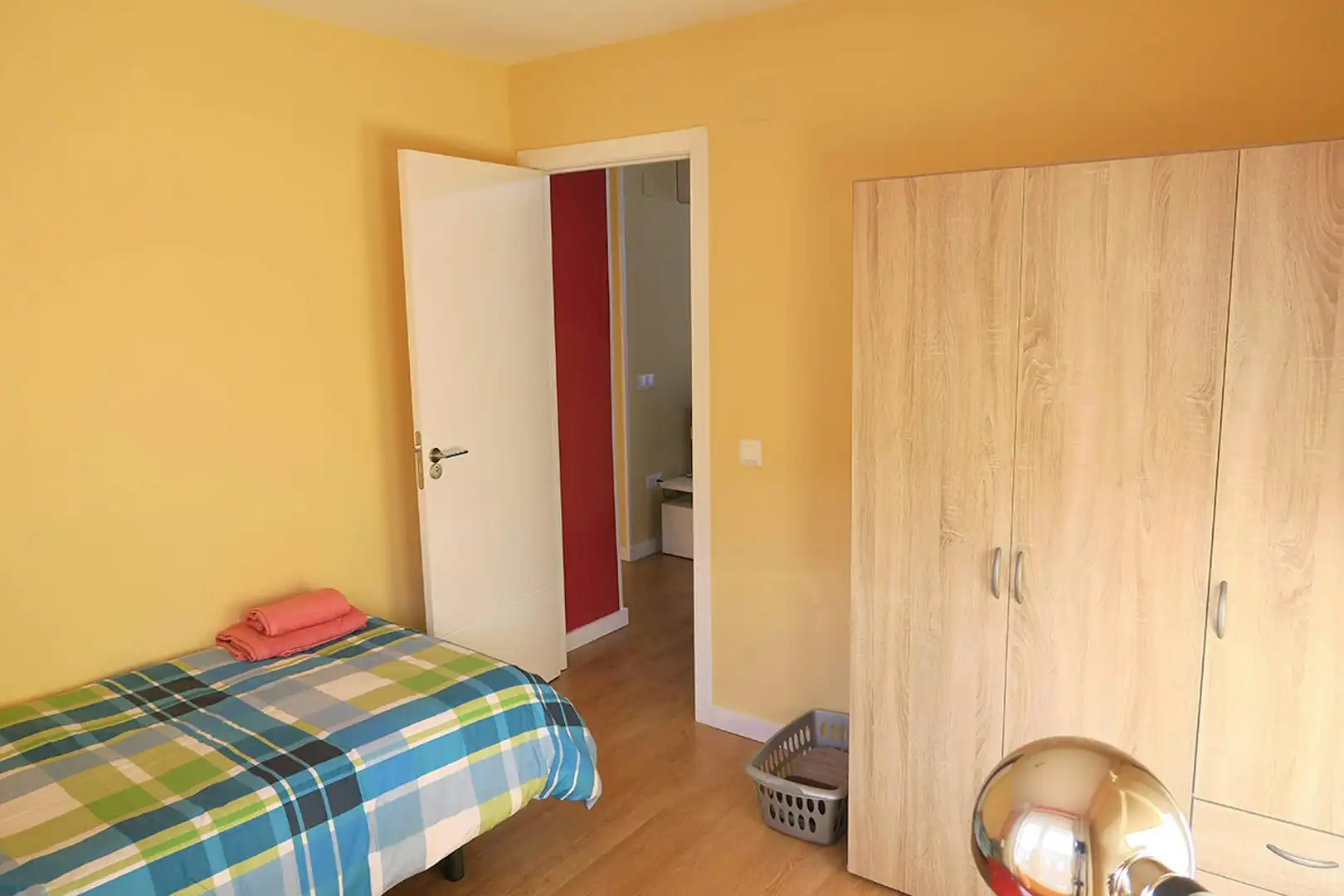 Schlafzimmer von Wohnung zur untervermieten in Sevilla mit Klimaanlage, Heizung und Möbliert