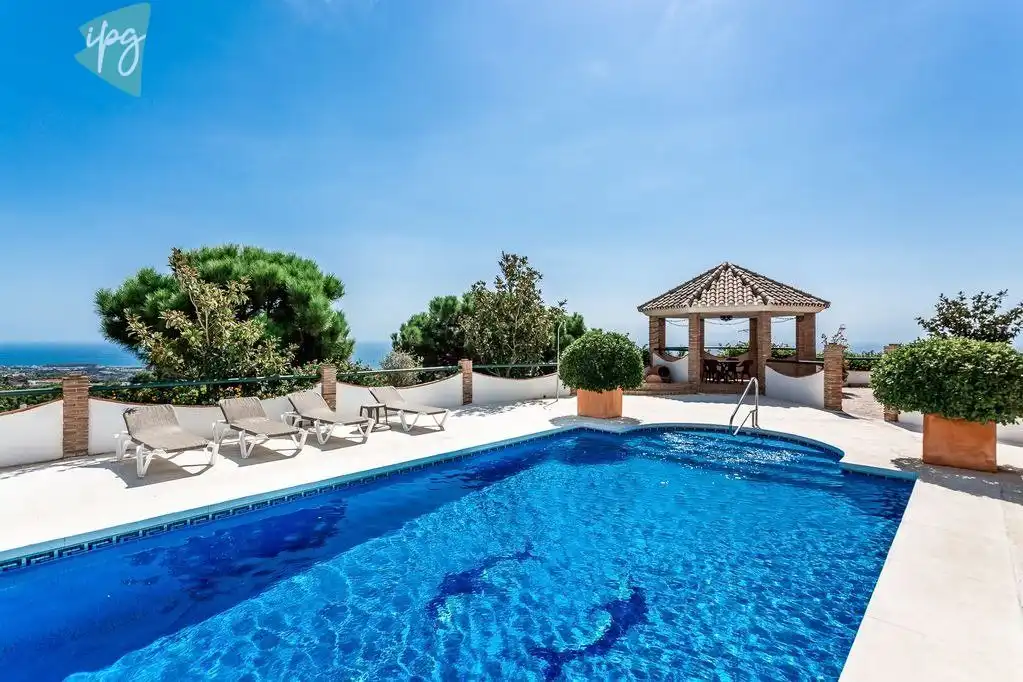 Piscina de Casa o xalet en venda en Estepona amb Aire condicionat, Calefacció i Jardí privat