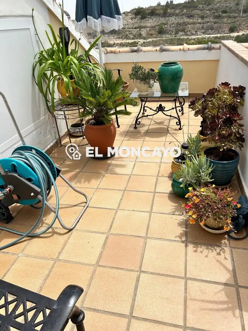 Terrassa de Casa adosada en venda en Orihuela amb Aire condicionat, Calefacció i Jardí privat