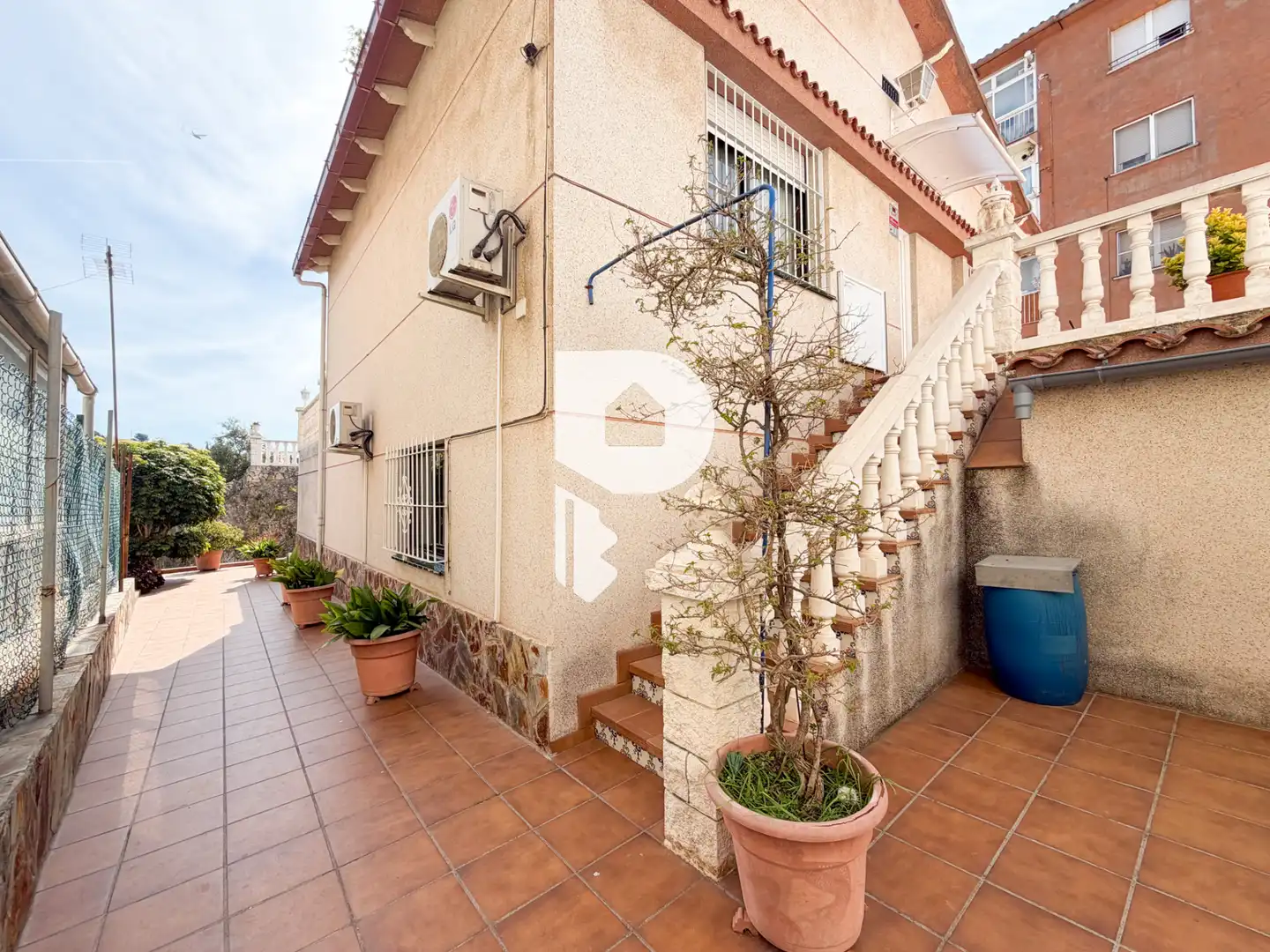 Vista exterior de Casa o xalet en venda en El Papiol amb Aire condicionat, Calefacció i Jardí privat