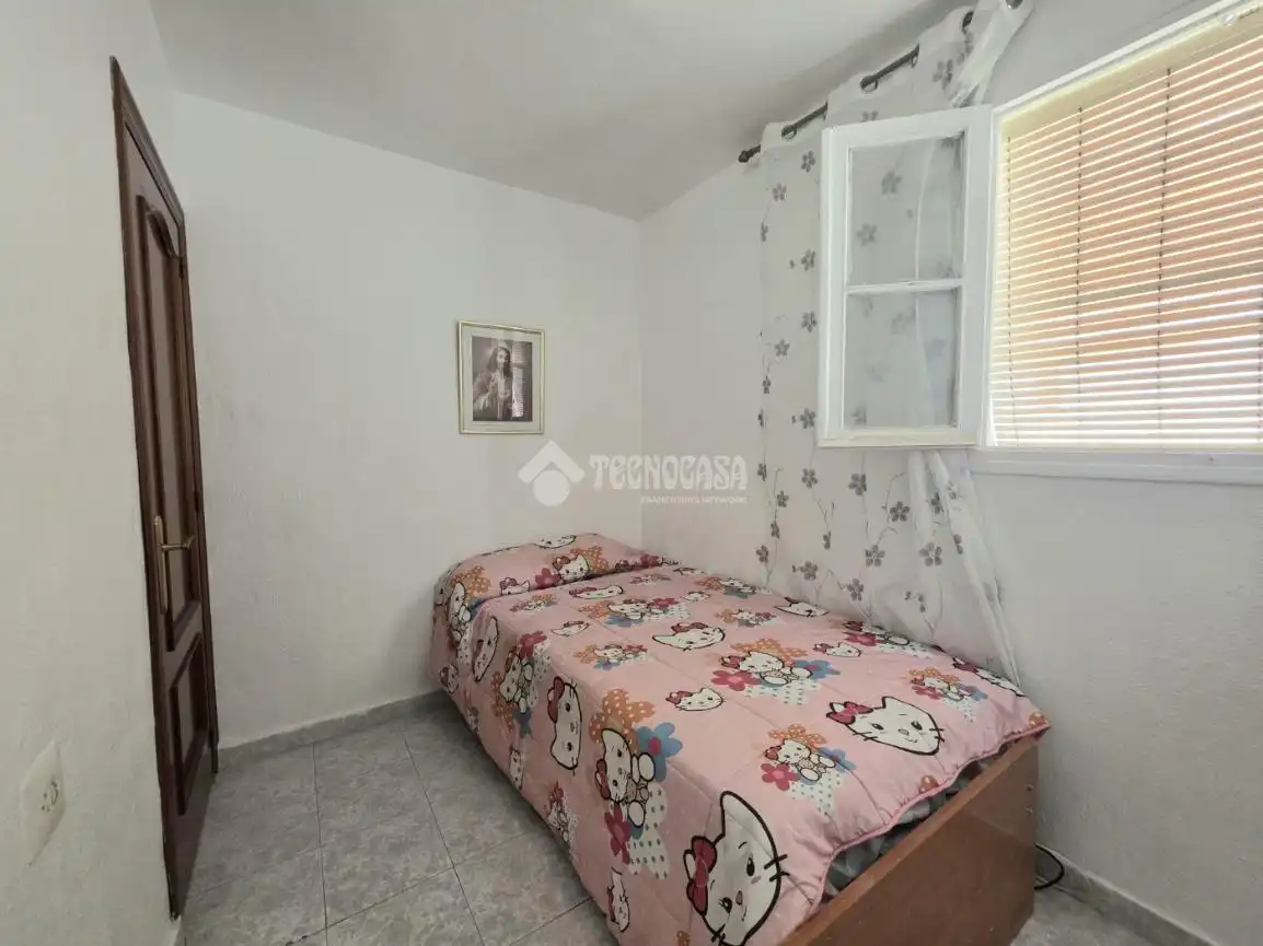 Habitación de Piso en venta en Almería con Calefacción