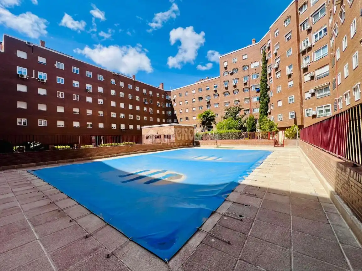 Vista exterior de Piso en venta en Alcorcón con Aire acondicionado, Calefacción y Balcón