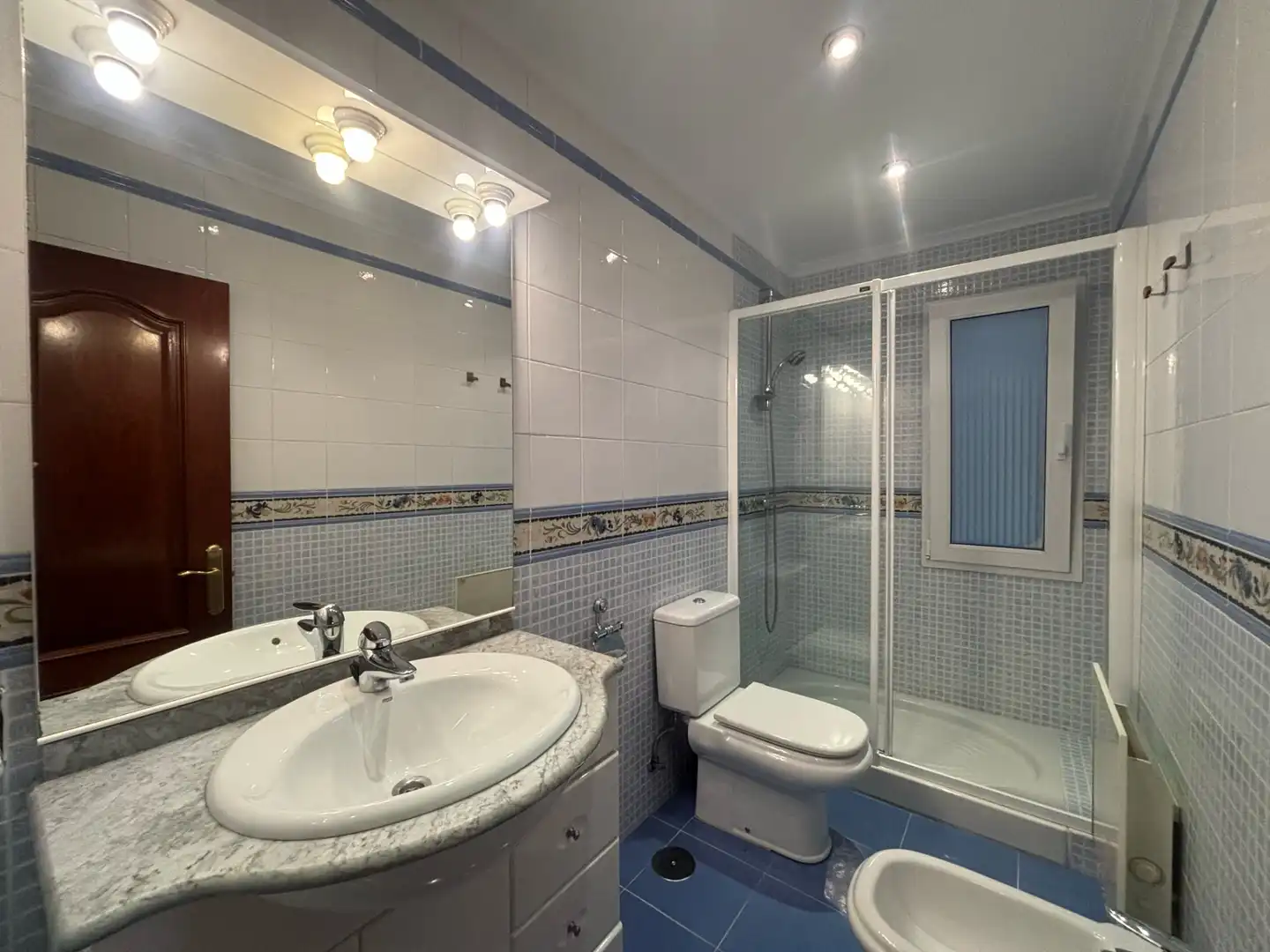 Baño de Piso en venta en Gijón  con Calefacción