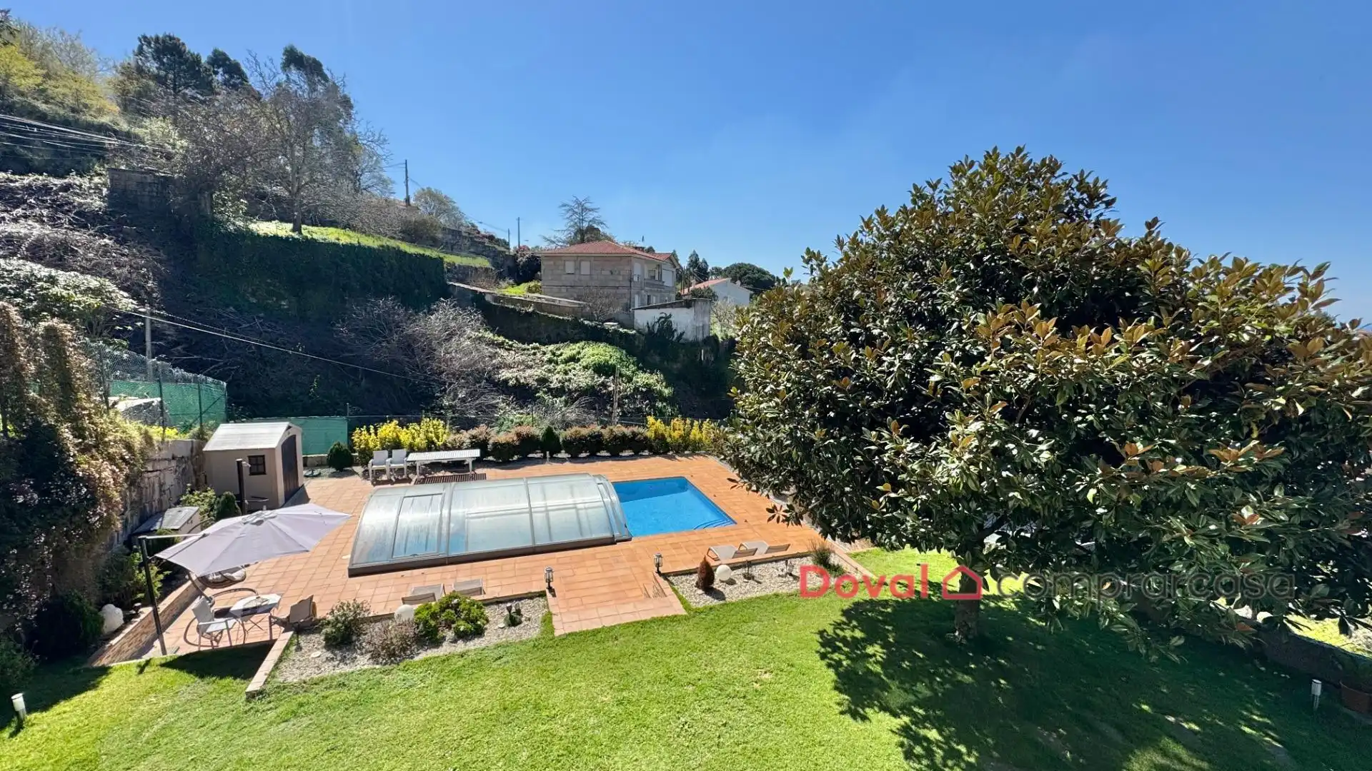 Piscina de Casa o xalet en venda en Vigo  amb Aire condicionat, Calefacció i Jardí privat