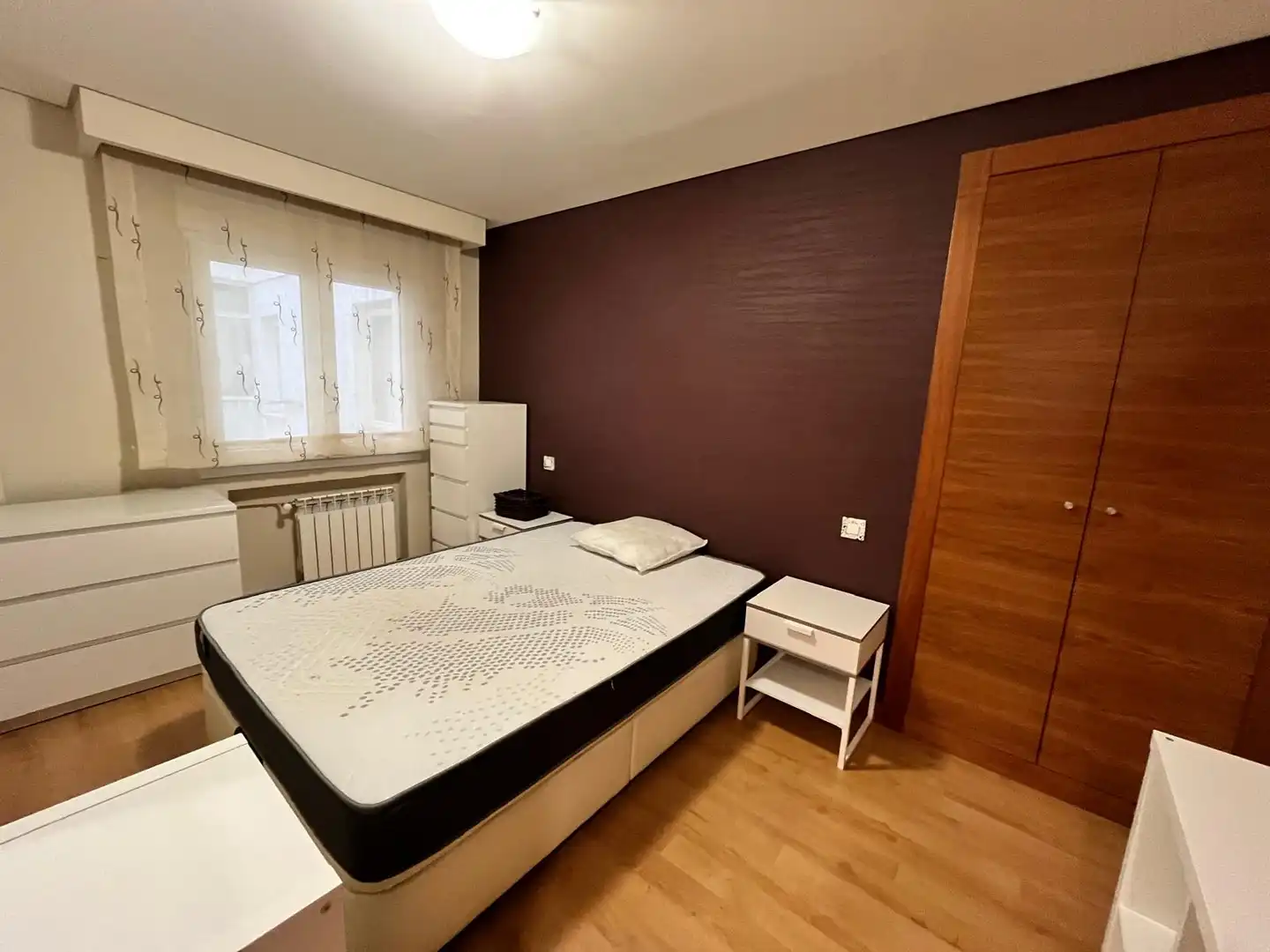 Dormitori de Pis de lloguer en Burgos amb Calefacció, Parquet i Moblat