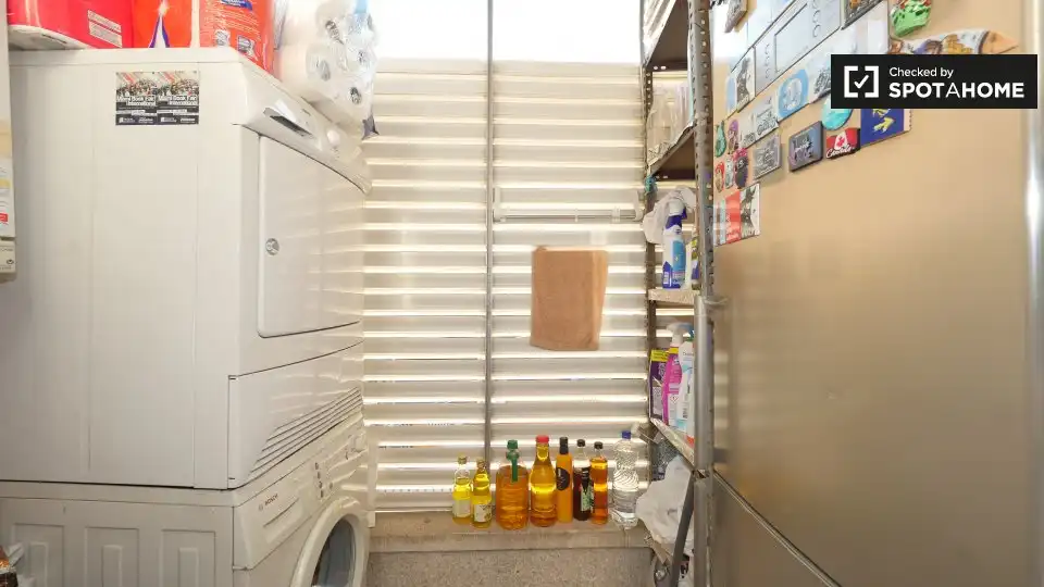Flat for share in Barcelona  with Air Conditioner, Heating and Furnished