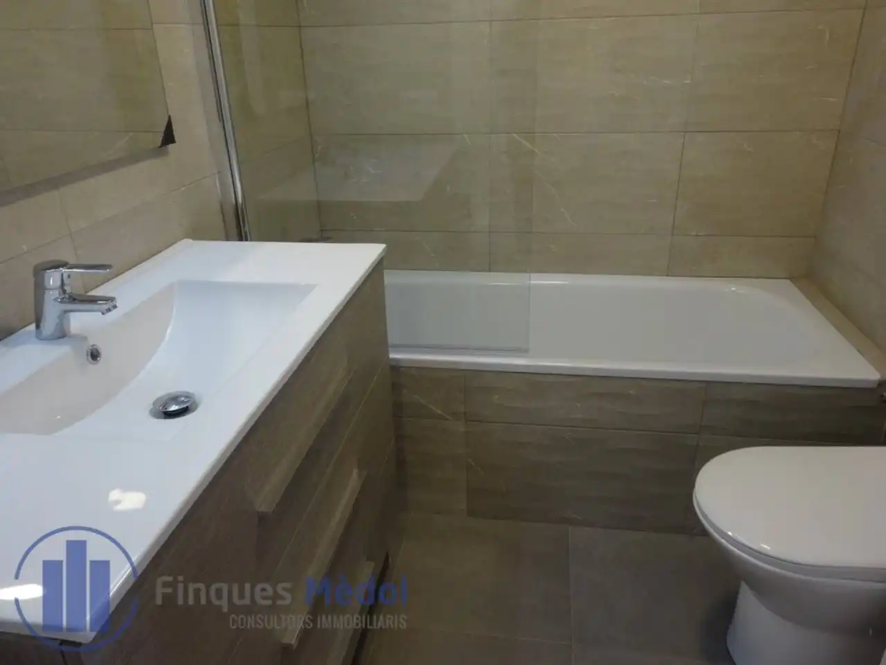 Baño de Ático de alquiler en Tarragona con Aire acondicionado, Calefacción y Parquet