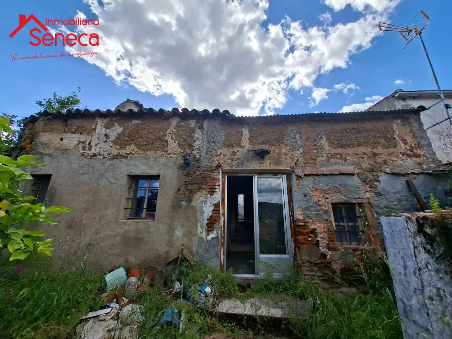 Vista exterior de Casa adosada en venta en Villanueva del Rey con Jardín privado y Trastero