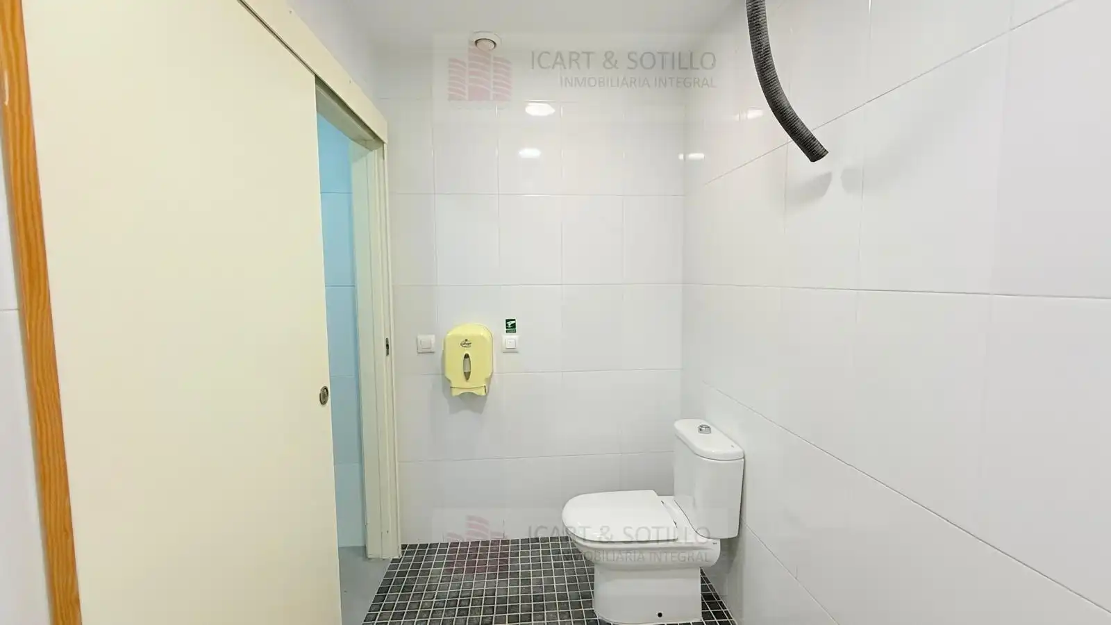Baño de Local de alquiler en Vinaròs con Aire acondicionado