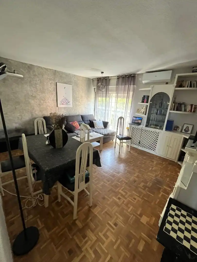 Living room of Flat for sale in Madrid  with Air Conditioner and Parquet flooring