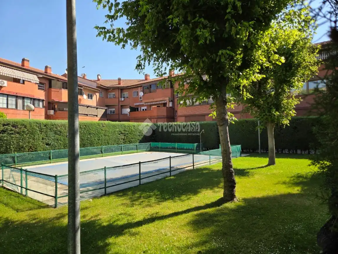 Jardín de Piso en venta en Velilla de San Antonio con Aire acondicionado, Calefacción y Amueblado