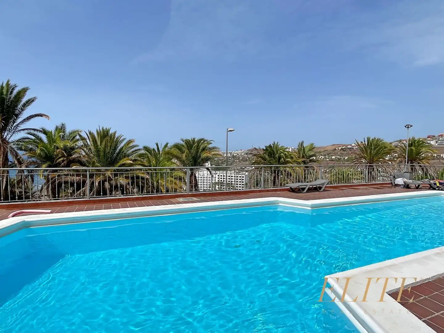 Swimming pool of Houses for sale in San Bartolomé de Tirajana  with Air Conditioner, Terrace and Storage room
