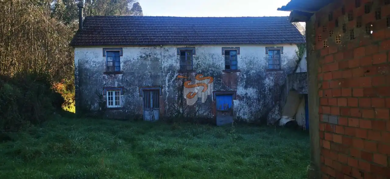Casa rústica amb jardí en venda a Valdoviño