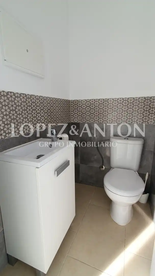 Bathroom of Houses for sale in L'Eliana  with Air Conditioner, Heating and Private garden