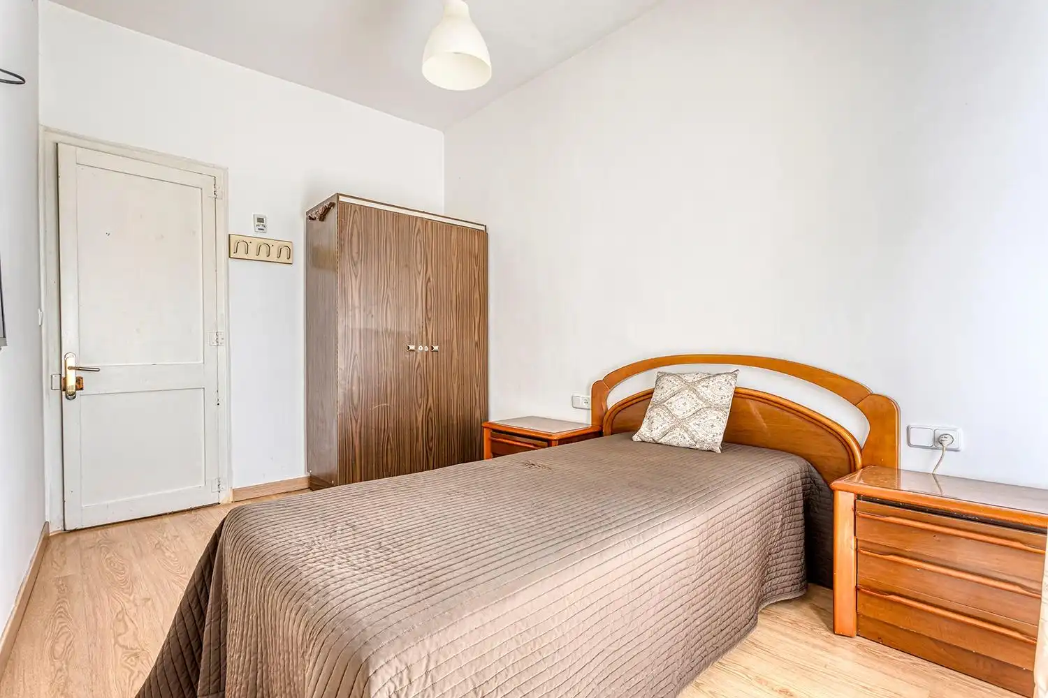 Habitación de Casa adosada en venta en Montmaneu con Trastero, Amueblado y Balcón