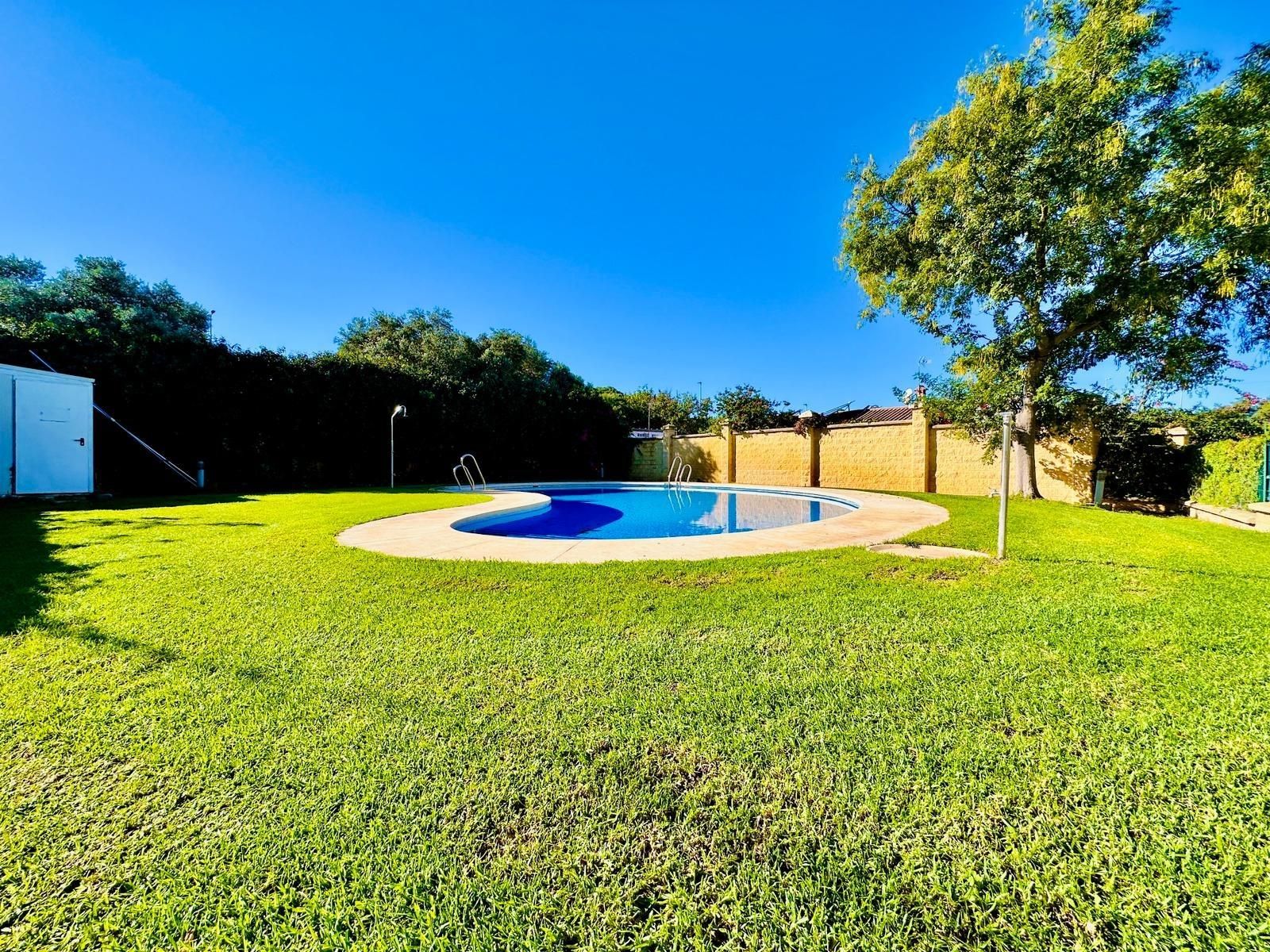 Swimming pool of Single-family semi-detached for sale in Chiclana de la Frontera  with Terrace