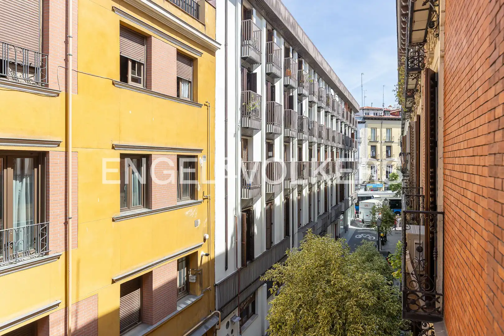 Vista exterior de Pis en venda en Madrid amb Aire condicionat, Calefacció i Balcó