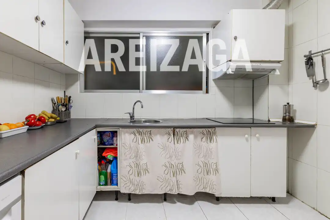 Kitchen of Flat for sale in Donostia - San Sebastián   with Heating