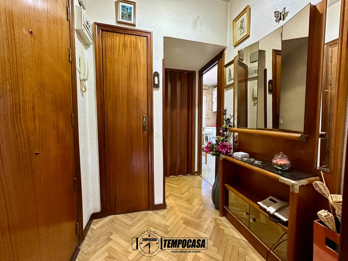 Flat for sale in Madrid  with Air Conditioner, Heating and Furnished