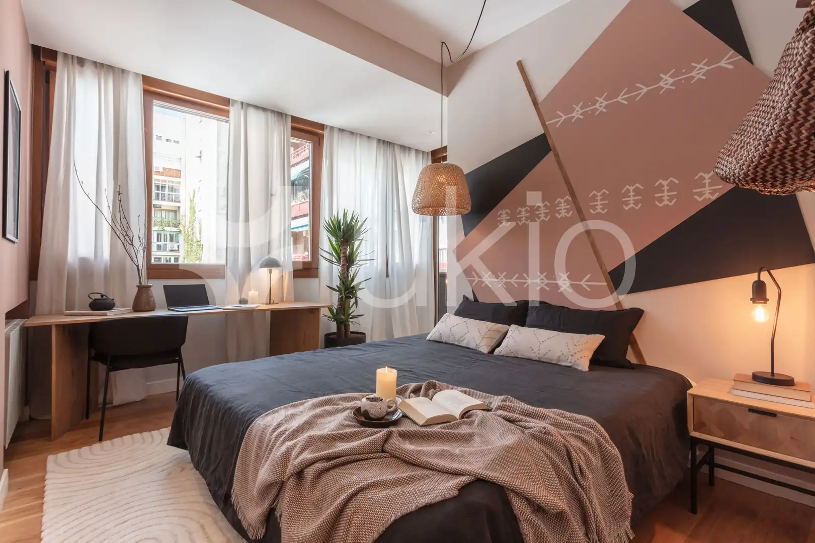 Dormitori de Apartament de lloguer en  Madrid Capital amb Aire condicionat, Moblat i Rentadora