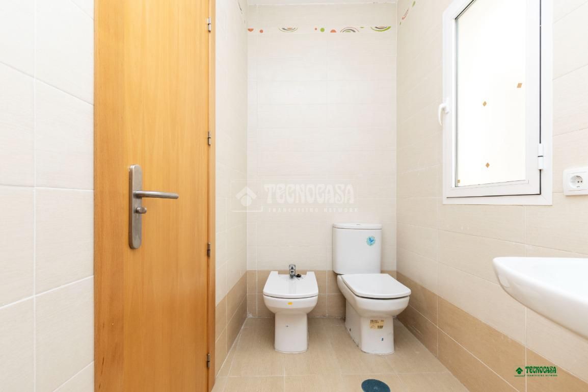 Bathroom of Flat for sale in  Almería Capital  with Air Conditioner and Heating