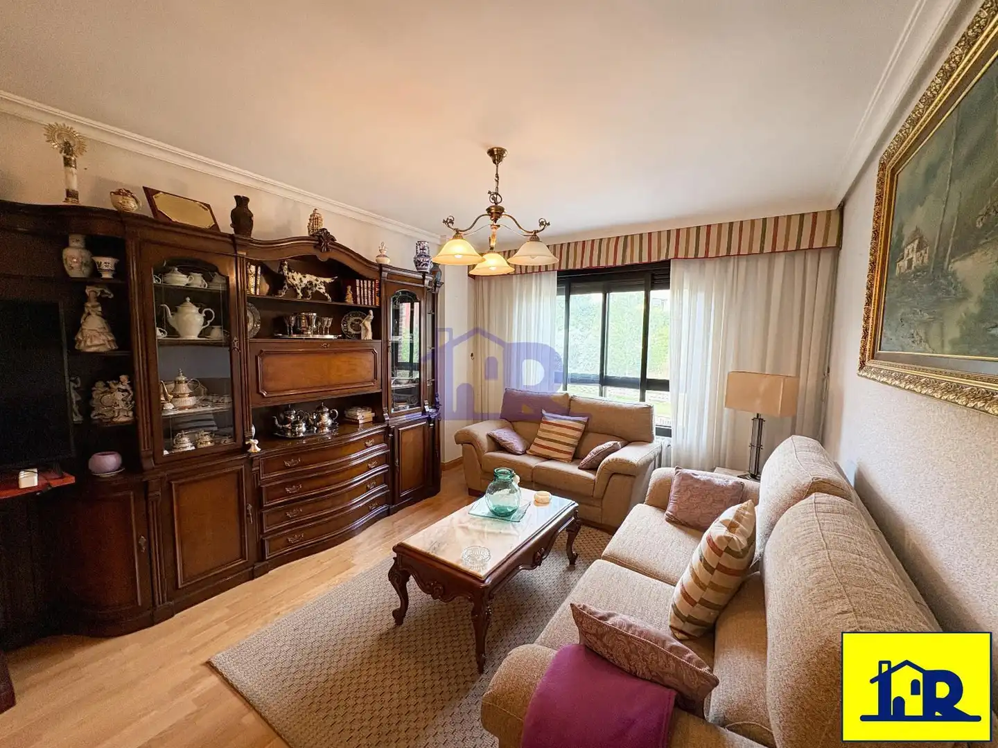 Sala de estar de Piso en venta en Cuenca con Calefacción, Trastero y Piscina