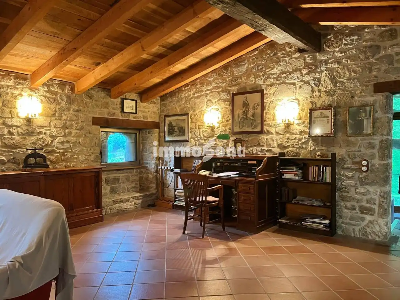 Finca rústica en venda en La Vall d'en Bas amb Calefacció, Jardí privat i Alarma