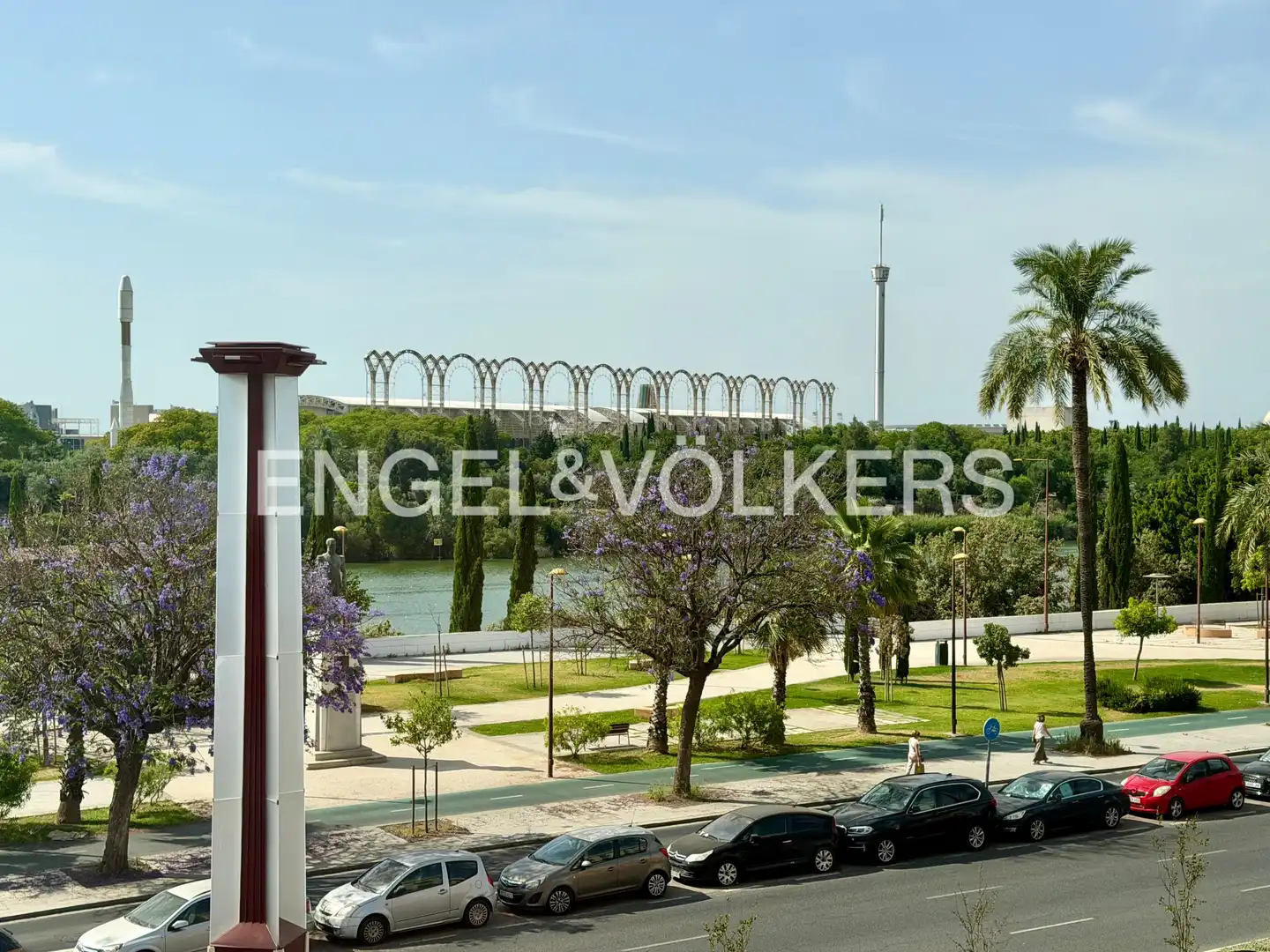 Exterior view of Flat for rent in Sevilla  with Air Conditioner, Heating and Storage room