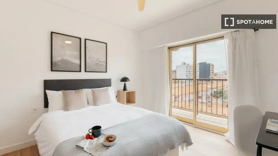 Habitación de Piso de alquiler en Valencia con Aire acondicionado, Calefacción y Amueblado