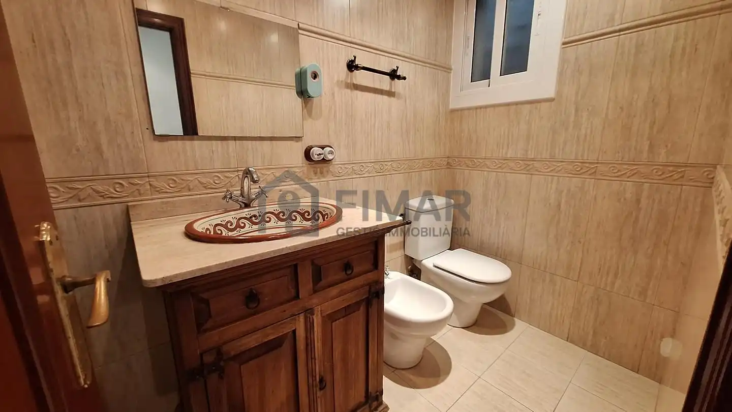 Badezimmer von Wohnung zum Verkauf in Mataró mit Klimaanlage und Terrasse