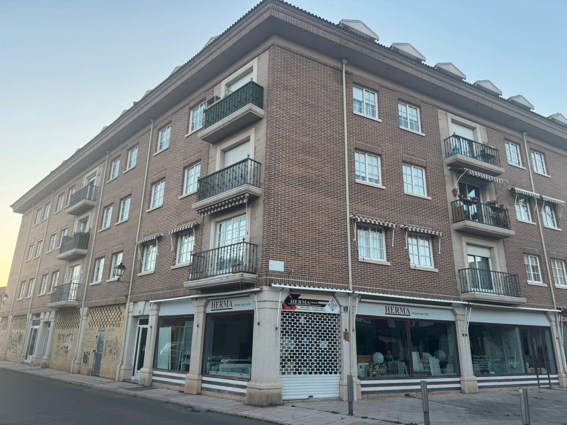 Vista exterior de Pis en venda en Laguna de Duero amb Calefacció, Parquet i Forn