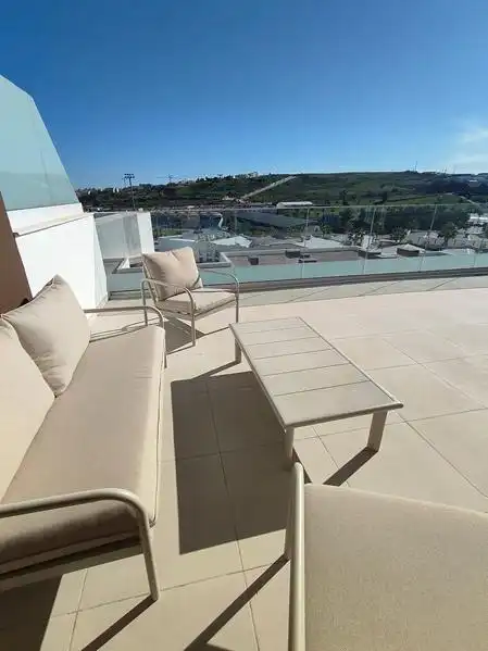 Terraza de Ático de alquiler en Estepona con Aire acondicionado, Calefacción y Jardín privado